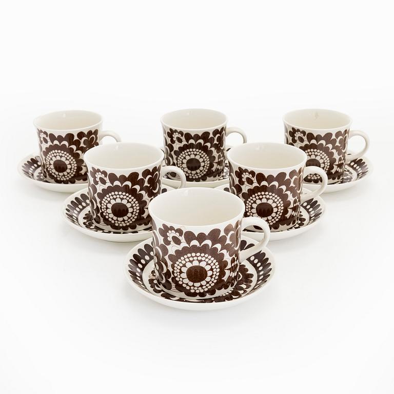 Esteri Tomula, kaffekoppar med fat, 6 st, "Arabia 100", Arabia Finland. I produktion år 1973.