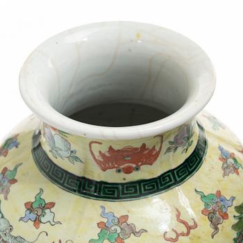 A Chinese porcelain vase, 20th century.