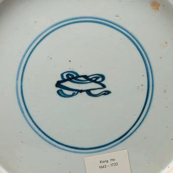 A blue and white dish, Qing dynasty, Kangxi (1662-1722).