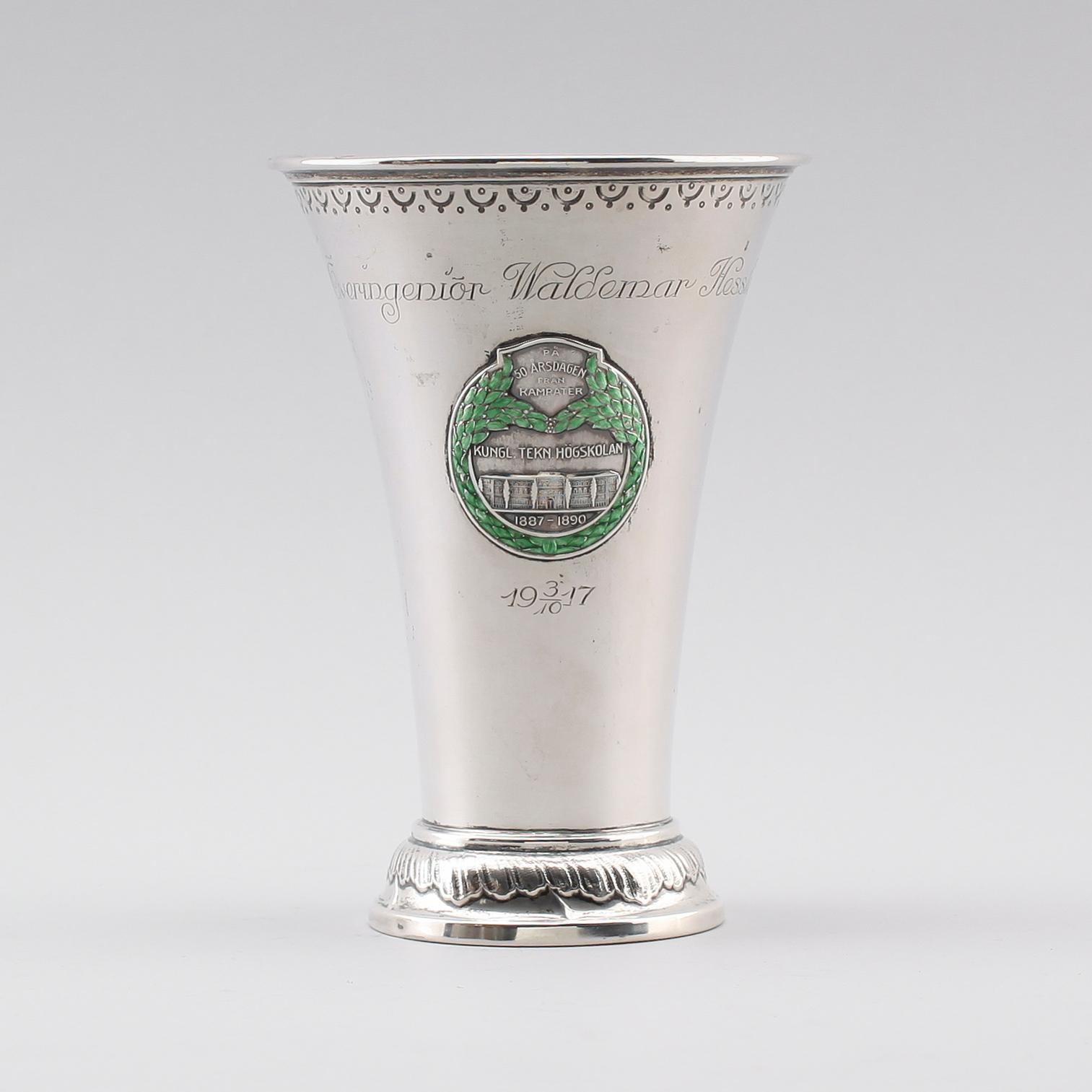 VAS, silver, CG Hallberg, Stockholm 1917. Vikt 251 g.