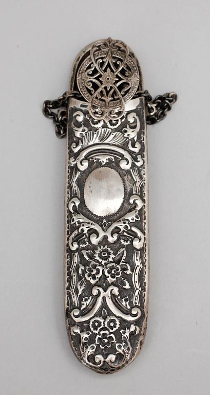 PARTI ACESSOARER och BRUKSSFÖREMÅL, 12 delar, bl a silver, tot vikt ca 90 gram, 1800-1900-tal.