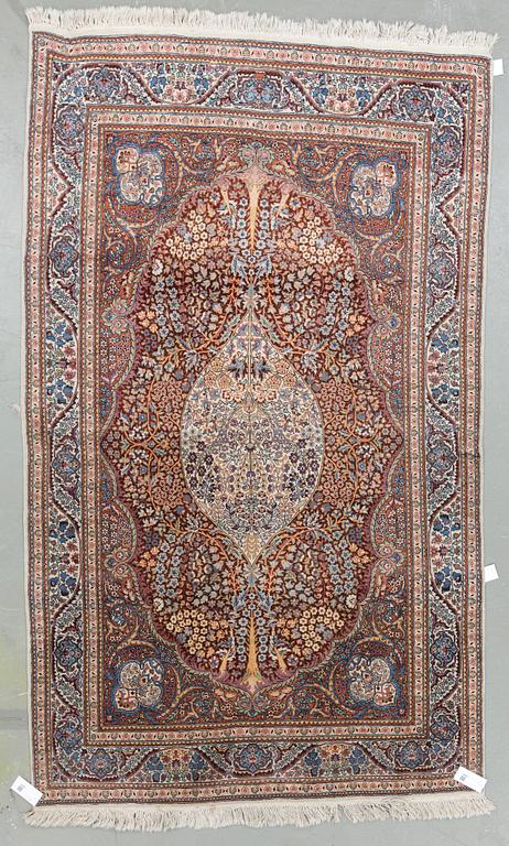 MATTA, orientalisk. Ca 230x138 cm.