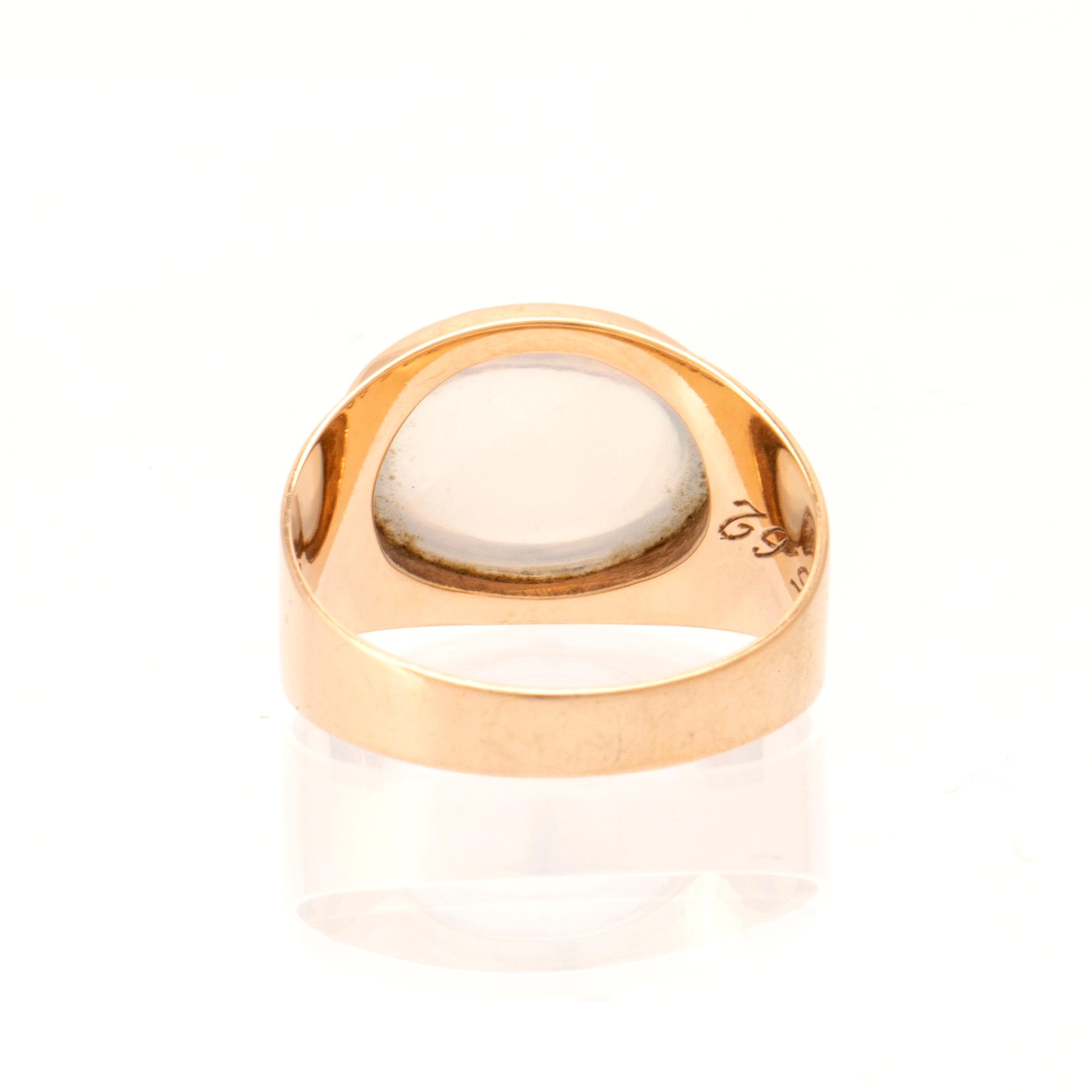 Ring 14K guld med cabochonslipad månsten, Finland 1961.