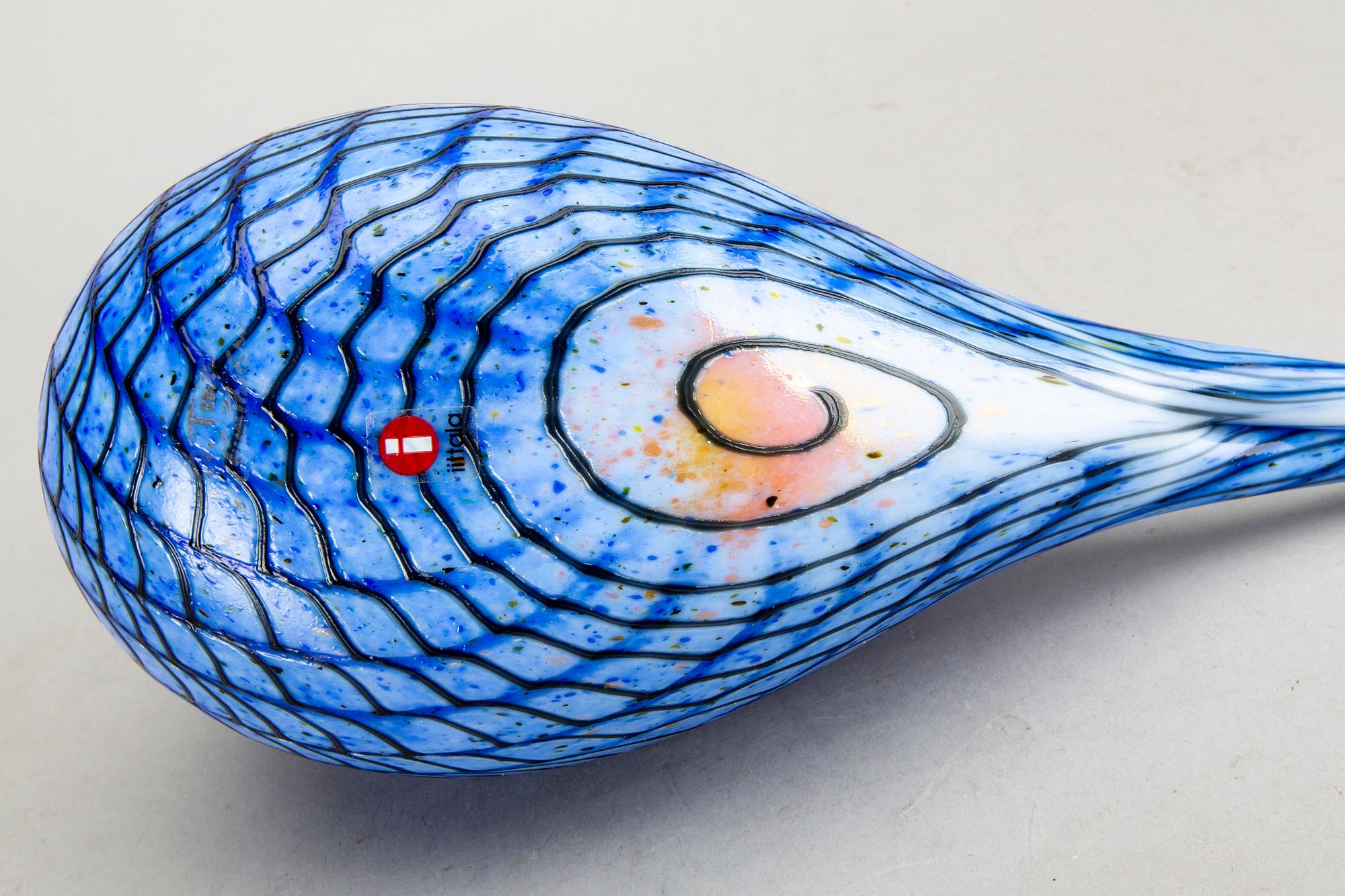 Oiva Toikka, a signed glass figurine.