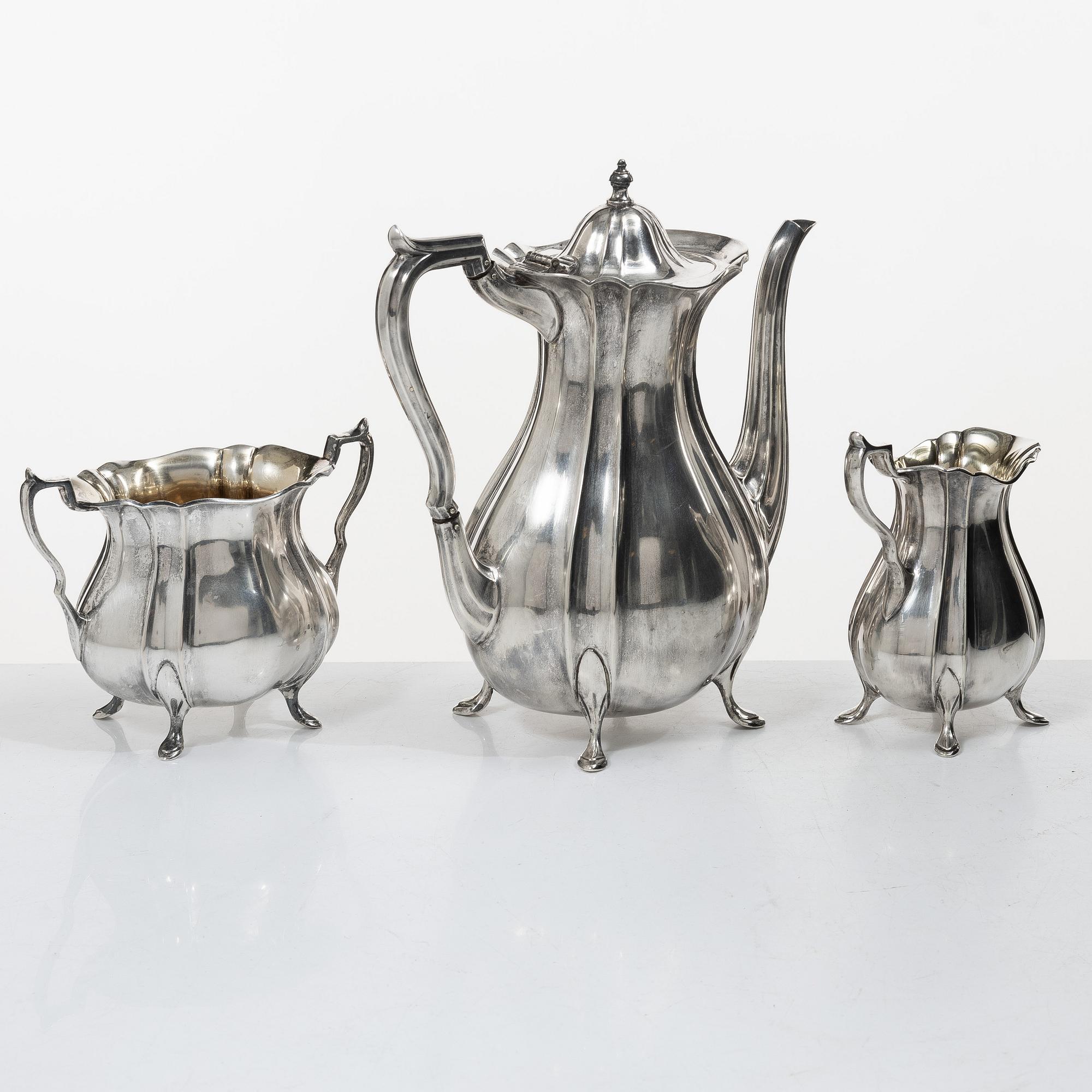 Guldsmedsaktiebolaget (GAB), A Swedish Rococo style silver coffee pot, cream jug and sugar bowl, mark of GAB, Stockholm 1918-1919.