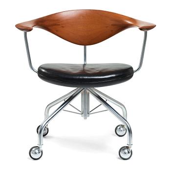 280. Hans J. Wegner, a "Swivel Chair" /JH502, executed by Johannes Hansen, Denmark 1960's.