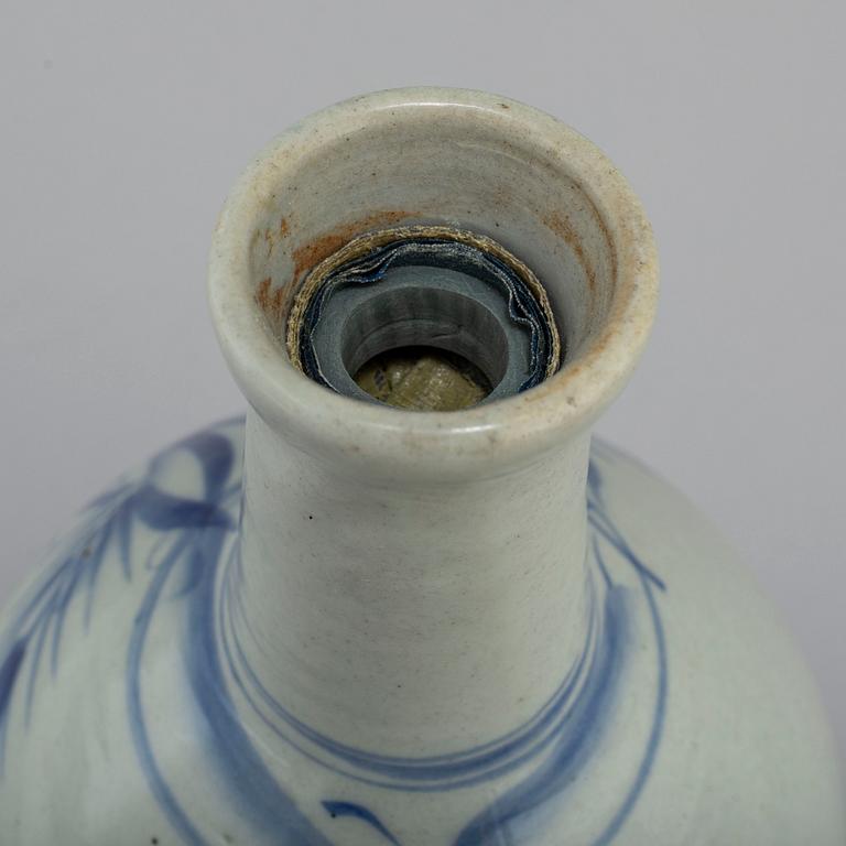 A blue and white sake bottle flask, Japan, Meiji (1868-1912).
