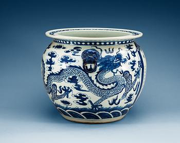 A blue and white fish basin, Qing dynasty.