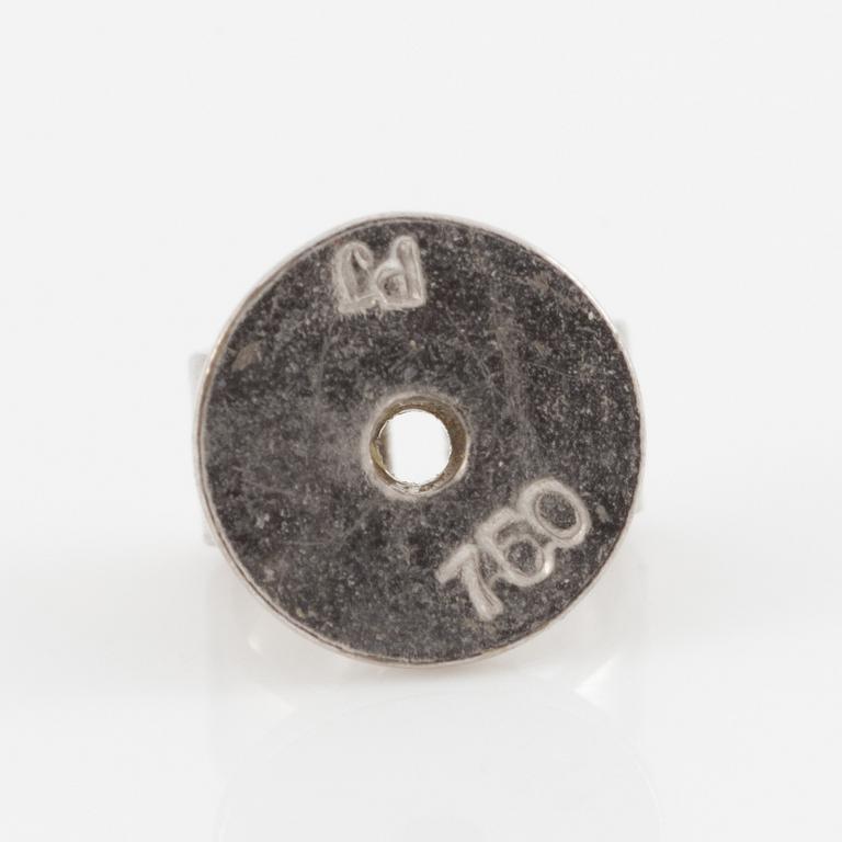 Ett par örhängen 18K vitguld med odlade pärlor och runda briljantslipade diamanter.