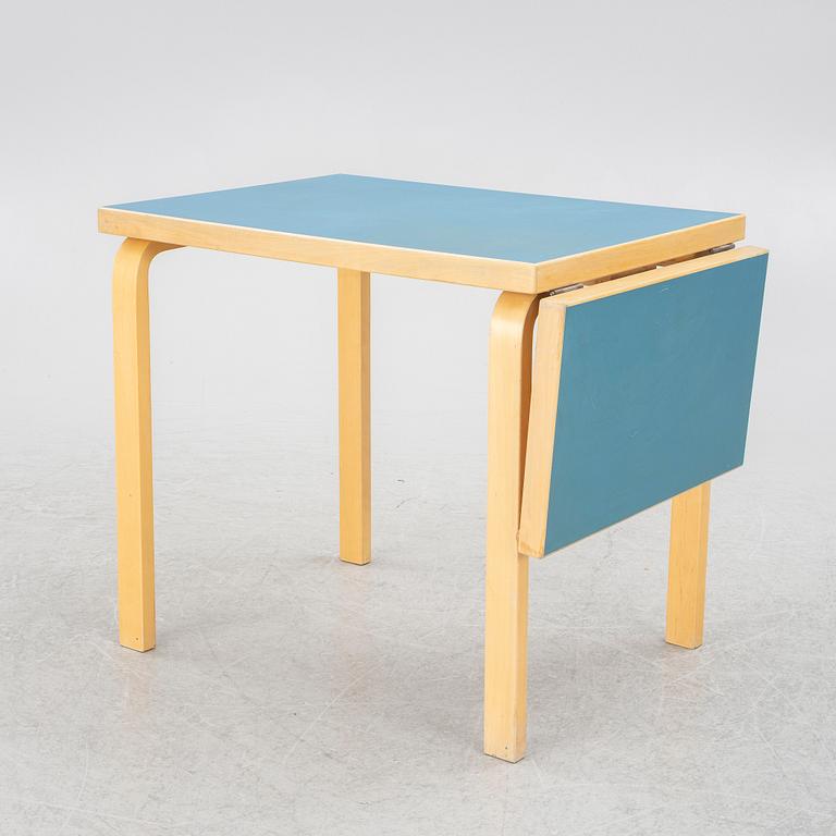 Alvar Aalto, drop-leaf table, model DL82, O.Y. Huonekalu- ja Rakennustyötehdas A.B., mid-20th century.