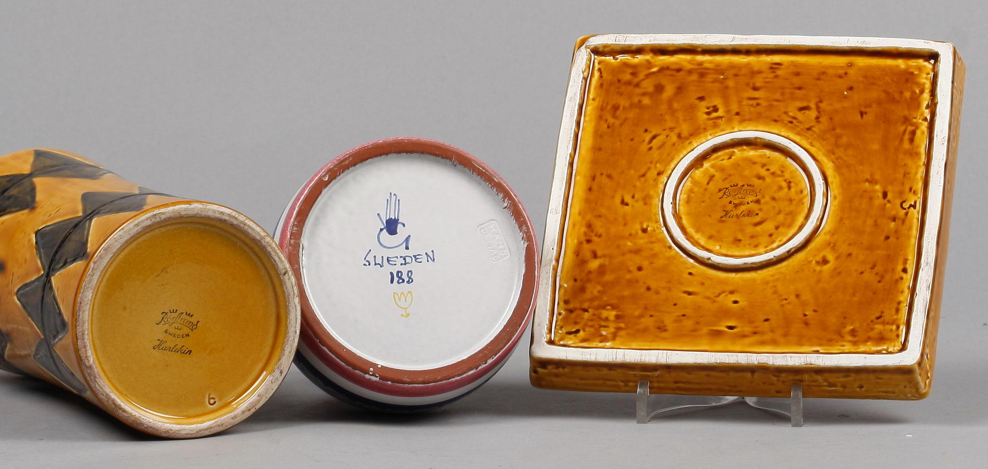 VAS, KRUS SAMT FAT, keramik, "Harlekin", Rörstrand resp Stig Lindberg, Gustavsberg.