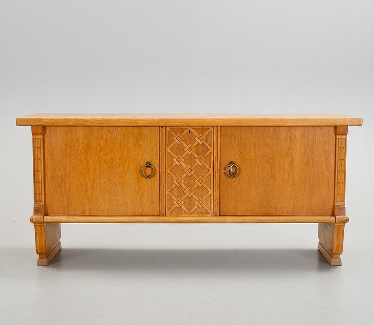 SIDEBOARD, 1900-talets första hälft.