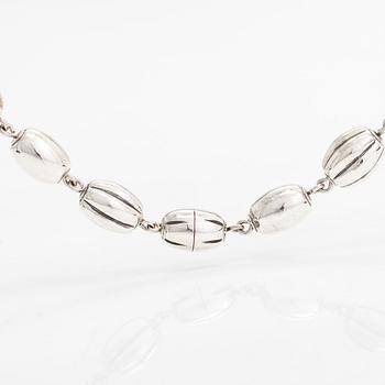 Halsband, armband och örhängen, "Skatten från Halikko", sterlingsilver. Kalevala Koru, Helsingfors 1971 och 1972.