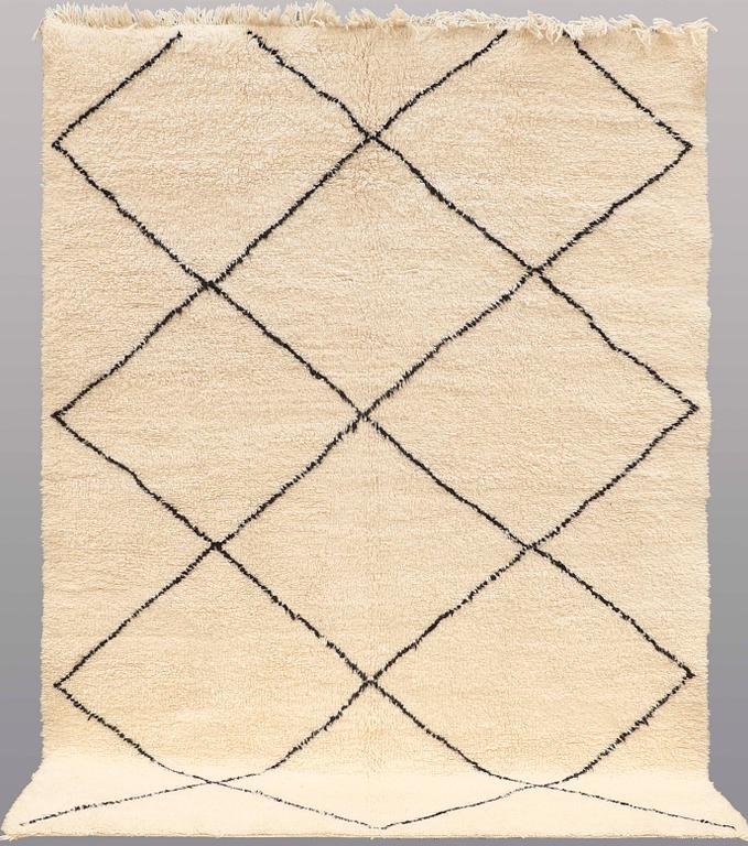 MATTA, Marocko, ca 290 x 218 cm.