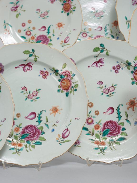 An export porcelain famille rose dinner service, Qing dynasty, Qianlong (1736-1795), (59 pc).