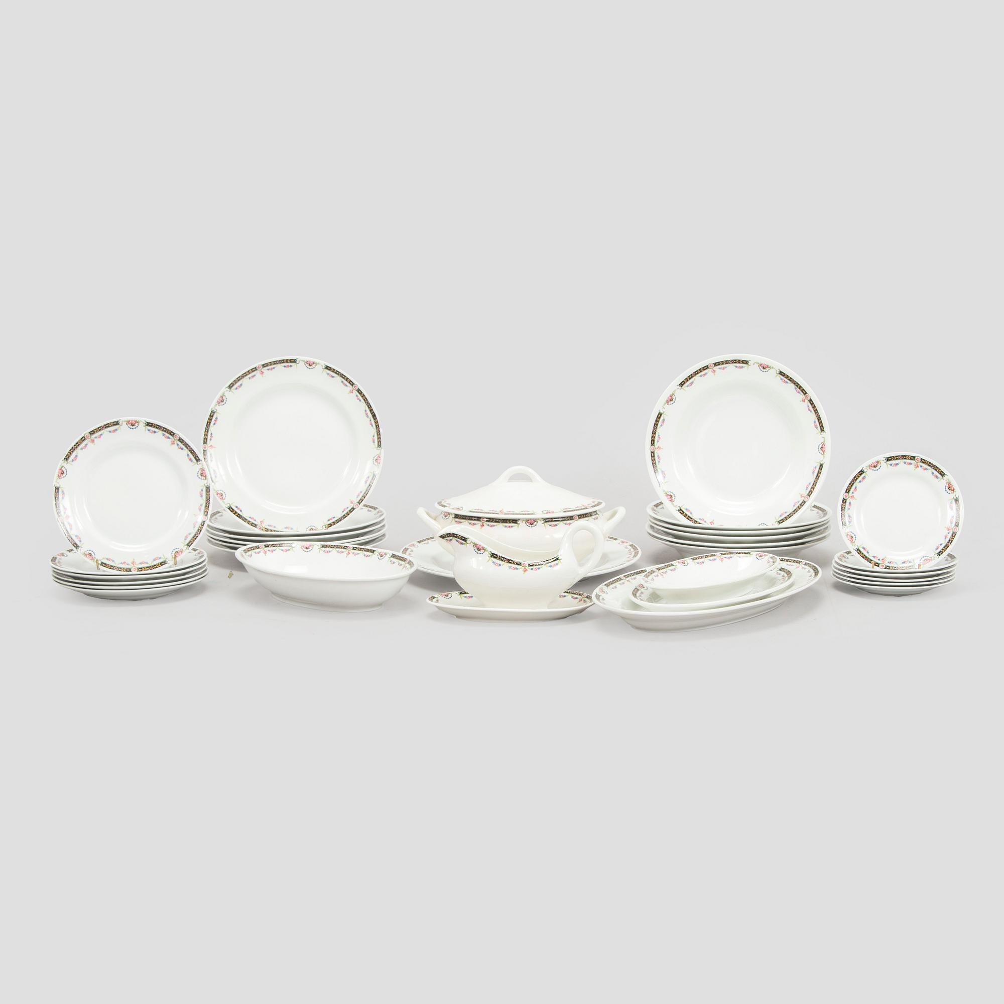 Arabia, Dinner Set, 31 pieces, early 20th century.