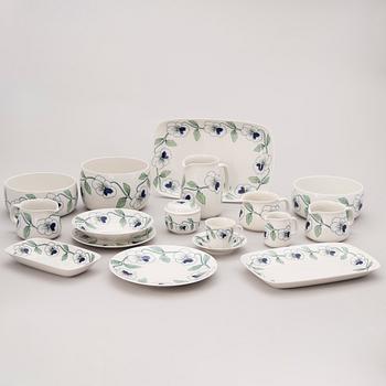 SYLVIA LEUCHOVIUS, 84 osaa, posliinia, "Sylvia", Juhla-astiasto, Rörstrand, 1900-luvun loppupuoli.