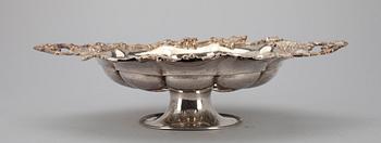 BRÖDKORG PÅ FOT, silver, Karol Filip Malcz, Warsawa, 1880-tal. Vikt tot. ca 577 g.