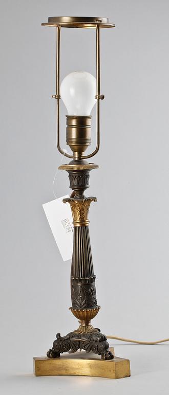 BORDSARMATUR/LJUSSTAKE, mässing, empirestil, sent 1800-tal.