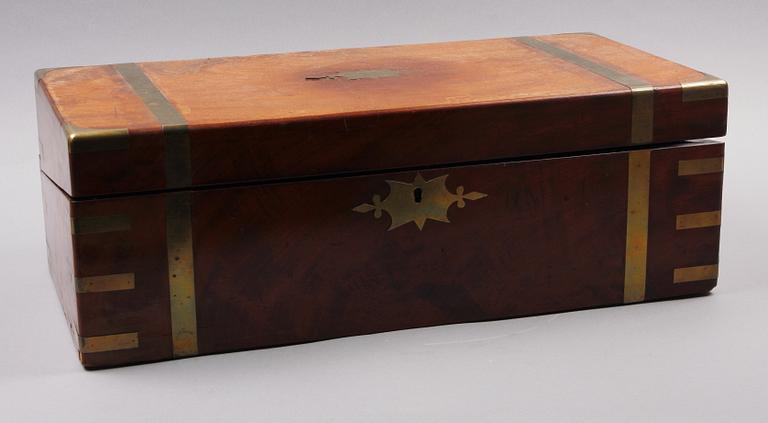 SKRIVSCHATULL, mahogny, England, 1858.
