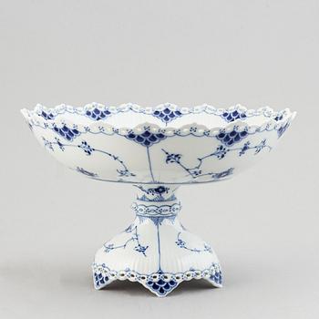 Royal Copenhagen,  a '1022' 'Musselmalet Full Lace' porcelain bowl, Denmark.