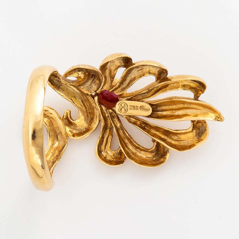 18K gold and cabochon-ruby ring.