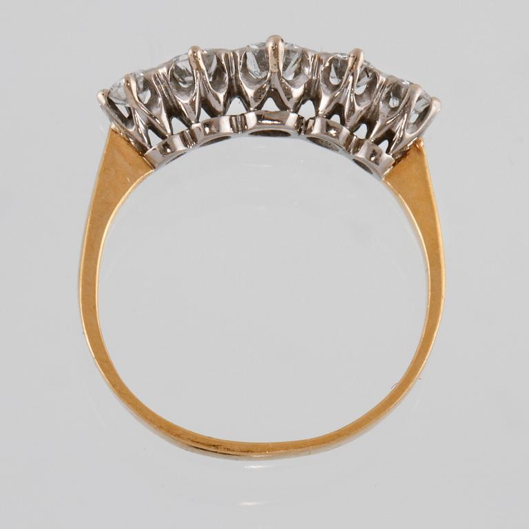 RING, 23K guld med 5 briljantslipade diamanter 0.71 ct. Vikt 2,6 gram.