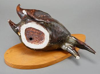 FIGURIN, stengods, signerad LM, 1900-talets andra hälft.