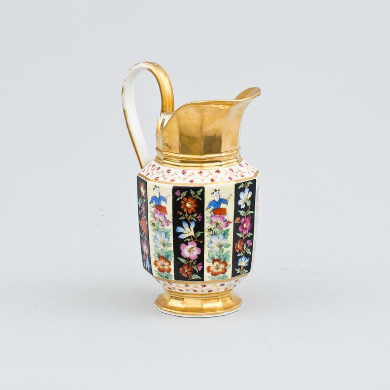 KANNA, porslin. Senempire, europa. 1800-talets andra hälft.