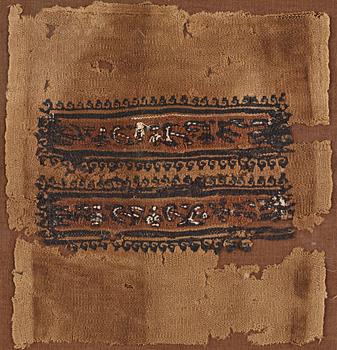 KOPTISKA TEXTILIER, 2 st. gobelängteknik och "fliegende Nadel", ca 20 x 21 respektive 15,5 x 14,5 cm, Egypten.