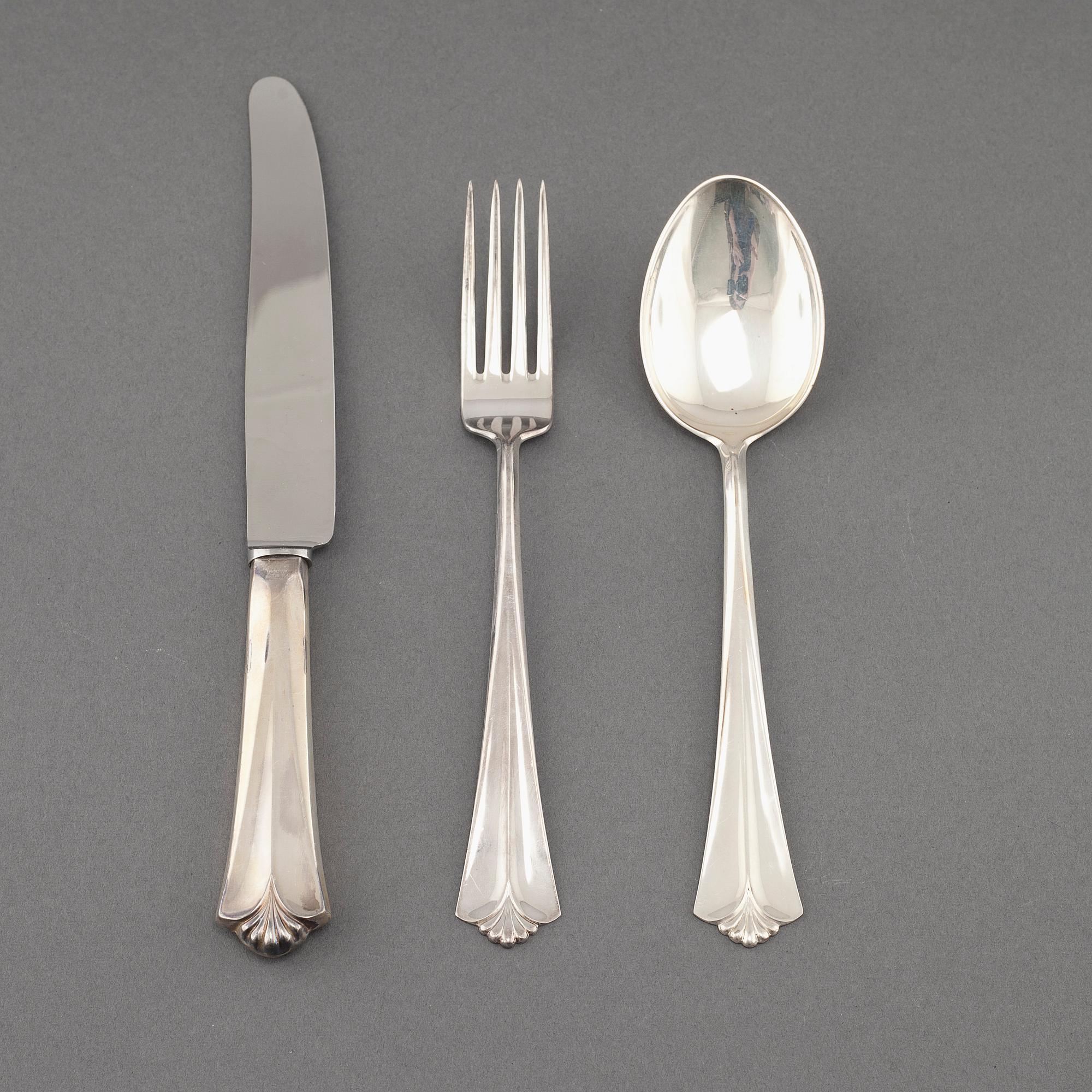 36 pieces of silver cutlery by David Andersen in Oslo, 20th century.