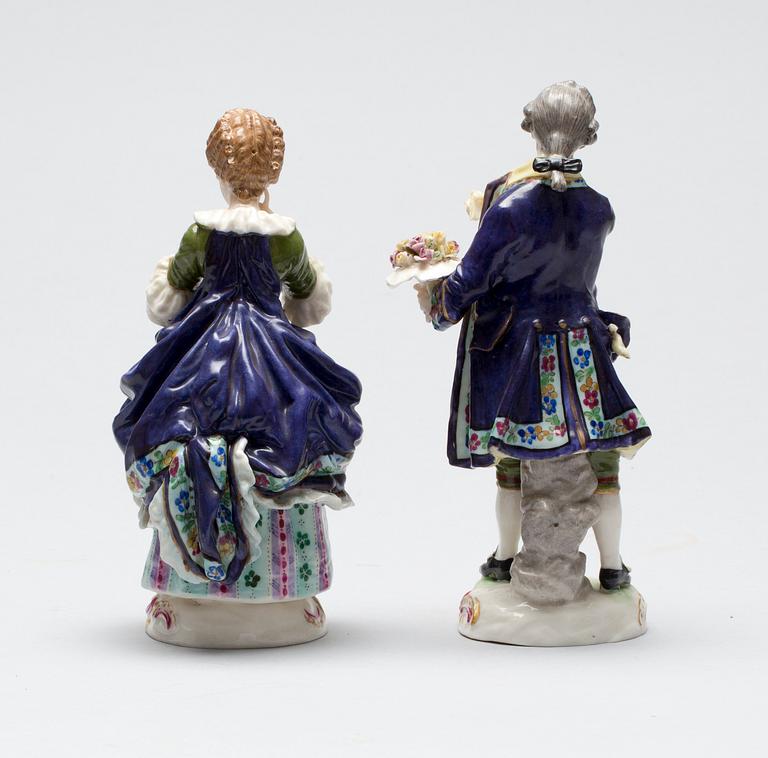 FIGURINER, ett par, porslin, Sèvres-liknande märkning, 1900-tal.