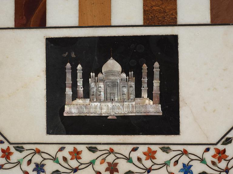 BORDSSKIVA, sk Pietra Dura, 1900-talets andra hälft.
