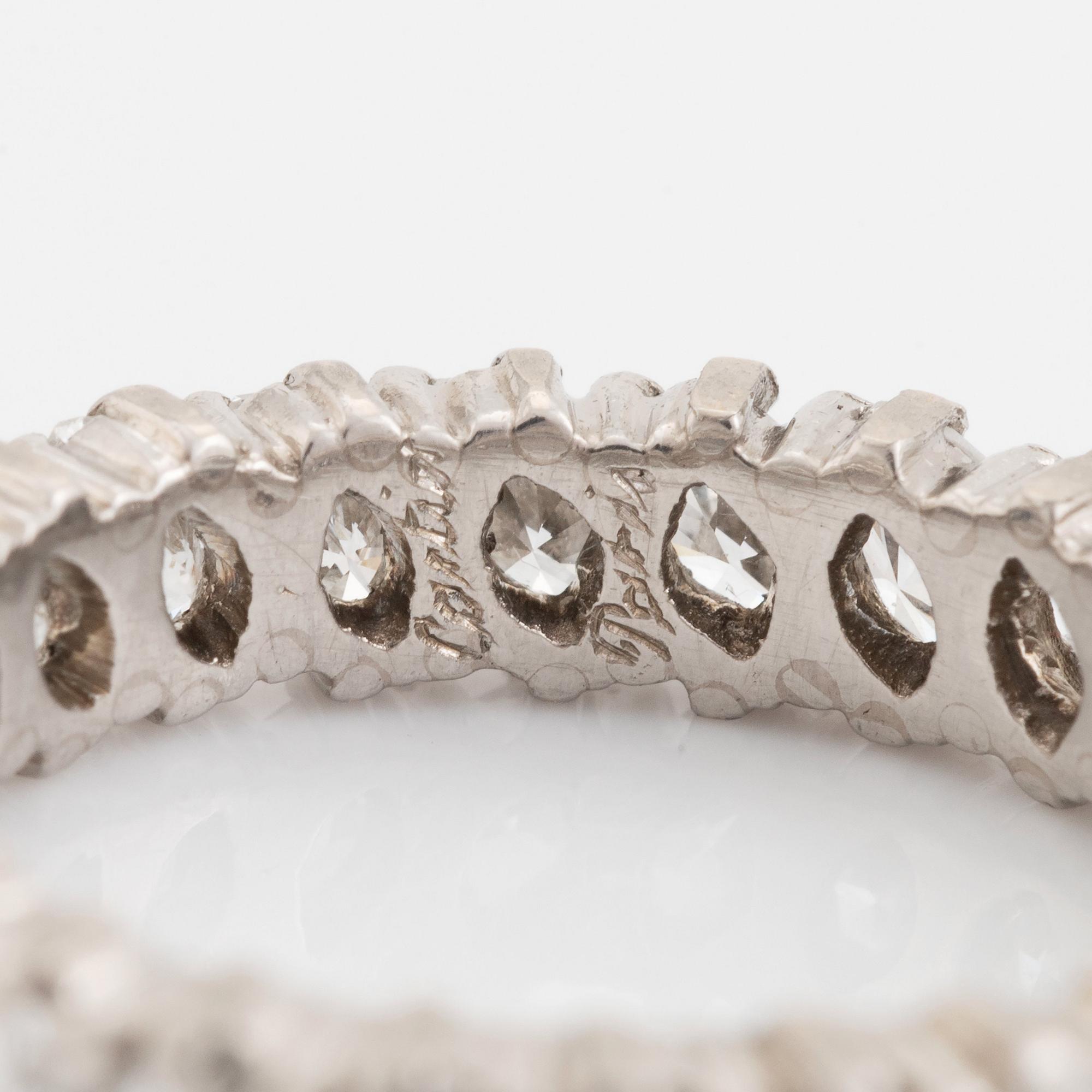 Cartier ring platina med navettslipade diamanter.