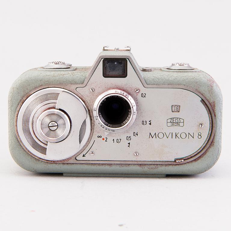 Set of five cameras, with accessories, 1920-50-tal.