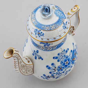 A Herend porcelain coffee and tea service, Hungary, 20th century (14 pieces).