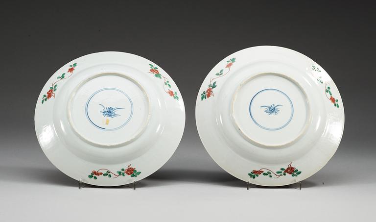 A pair of famille verte dinner plates, Qing dynasty, Kangxi (1662-1722).