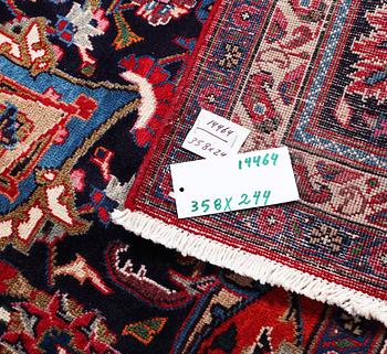 A Kashan carpet, c. 358 x 244 cm.