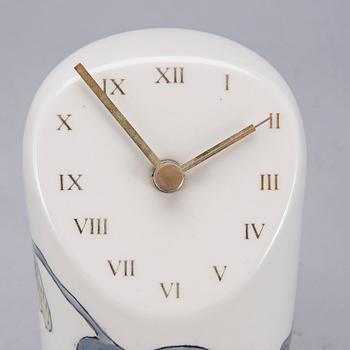 PÖYTÄKELLO, posliinia, design Pauli Partanen, Arabia, 1900-luvun loppupuoli.