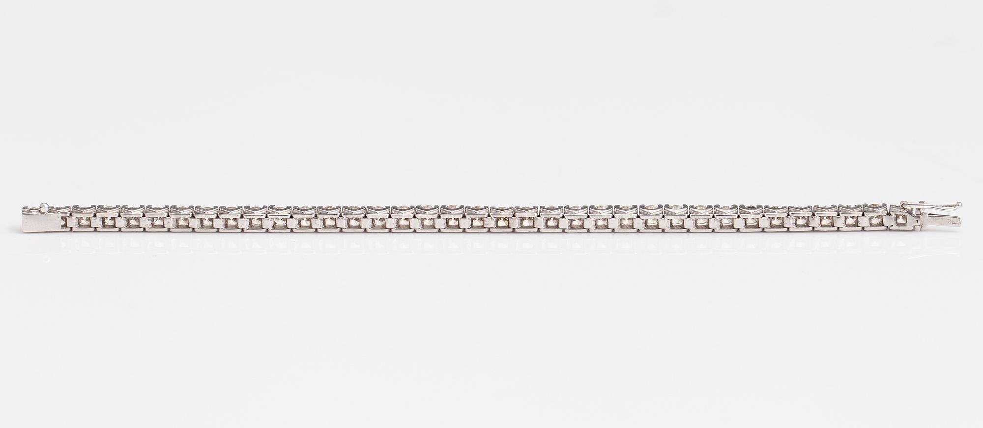 ARMBAND, 18K vitguld, briljantslipade diamanter ca 11.34 ct tot.
