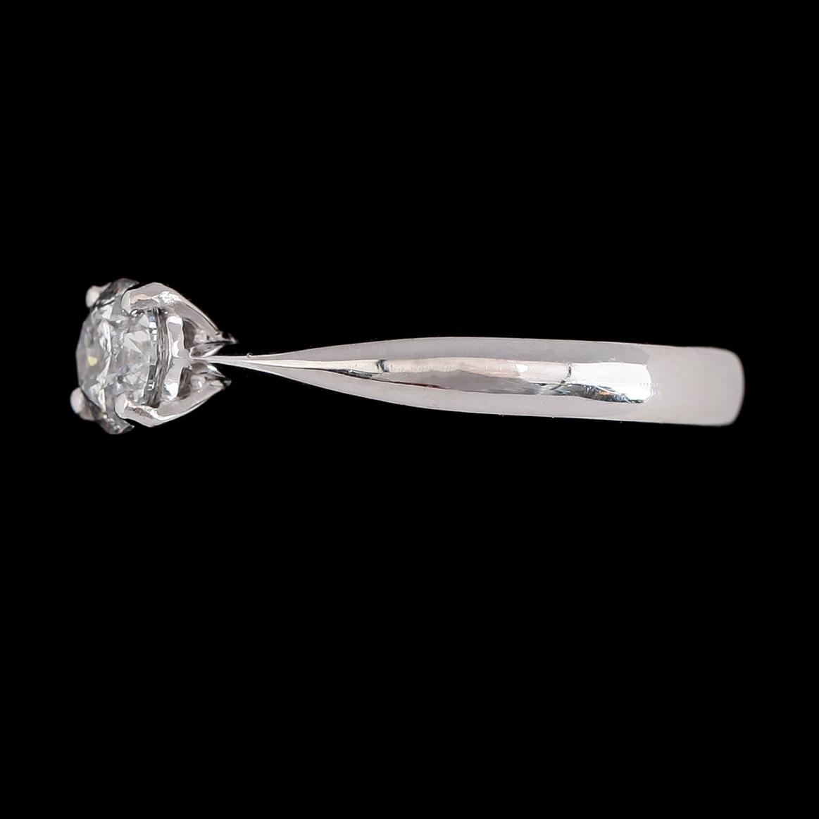 RING, 18K vitguld, solitär briljantslipad diamant ca 0.73 ct.