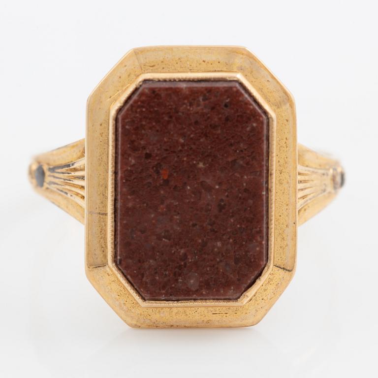 Ring 14K gold with brown stone. Oskar Lindroos, Helsinki 1947.