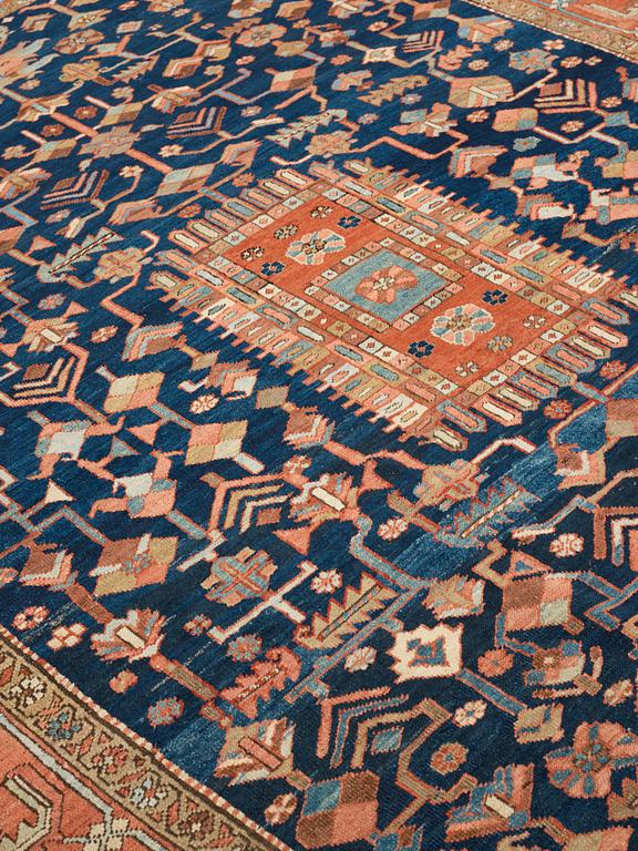 A CARPET, semi-antique, Heriz, ca 346,5 - 354 x 265,5 cm.