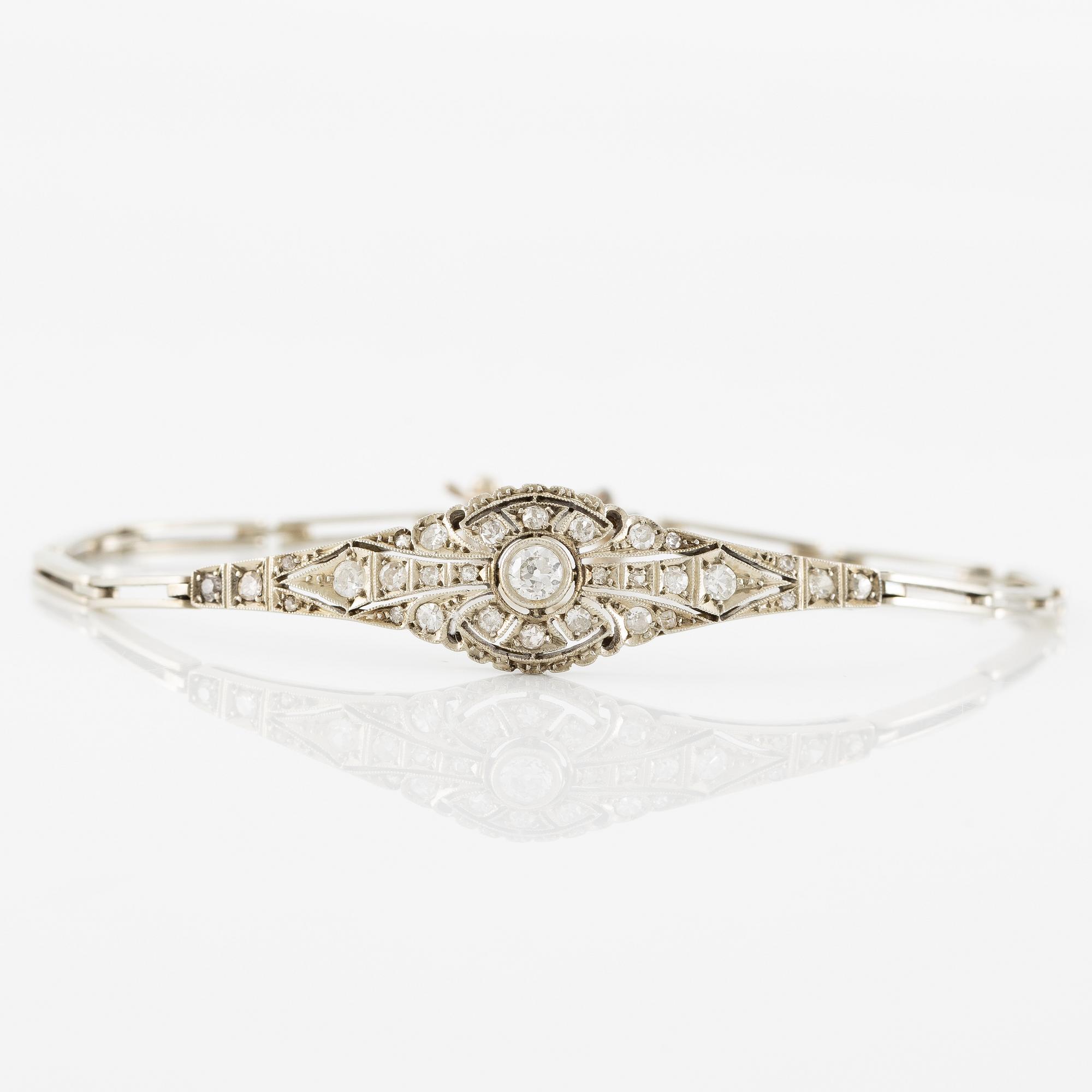 Bracelet 18K gold with old- and eight-cut diamonds.