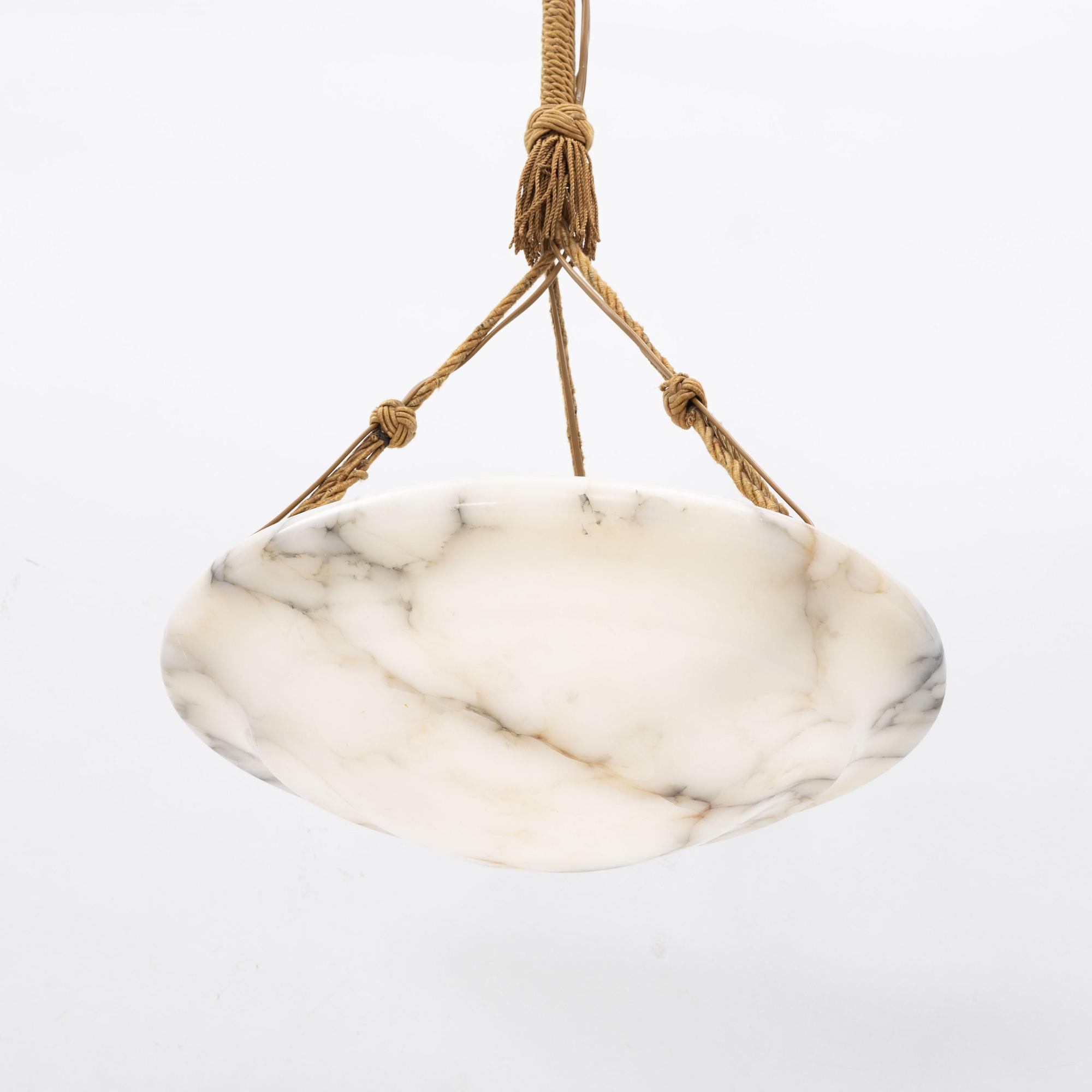 Taklampa, alabaster, 1920/30-tal.