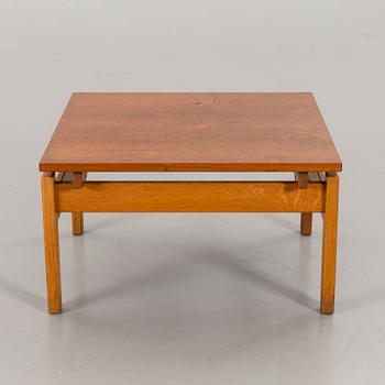 YNGVE EKSTRÖM, "Domino" fåtöljer ett par samt bord för Swedese 1960-tal.