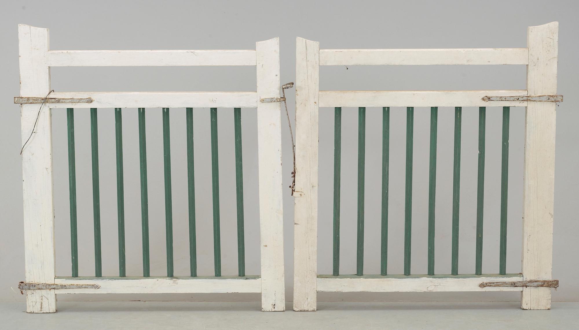 GRINDAR, ett par, 1900-talets början.