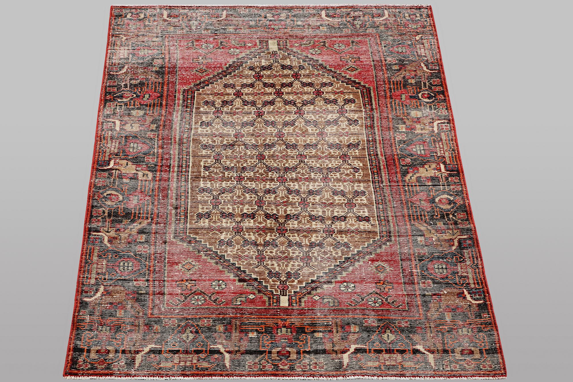 A rug, Persian, Vintage Design, ca 185 x 114 cm.