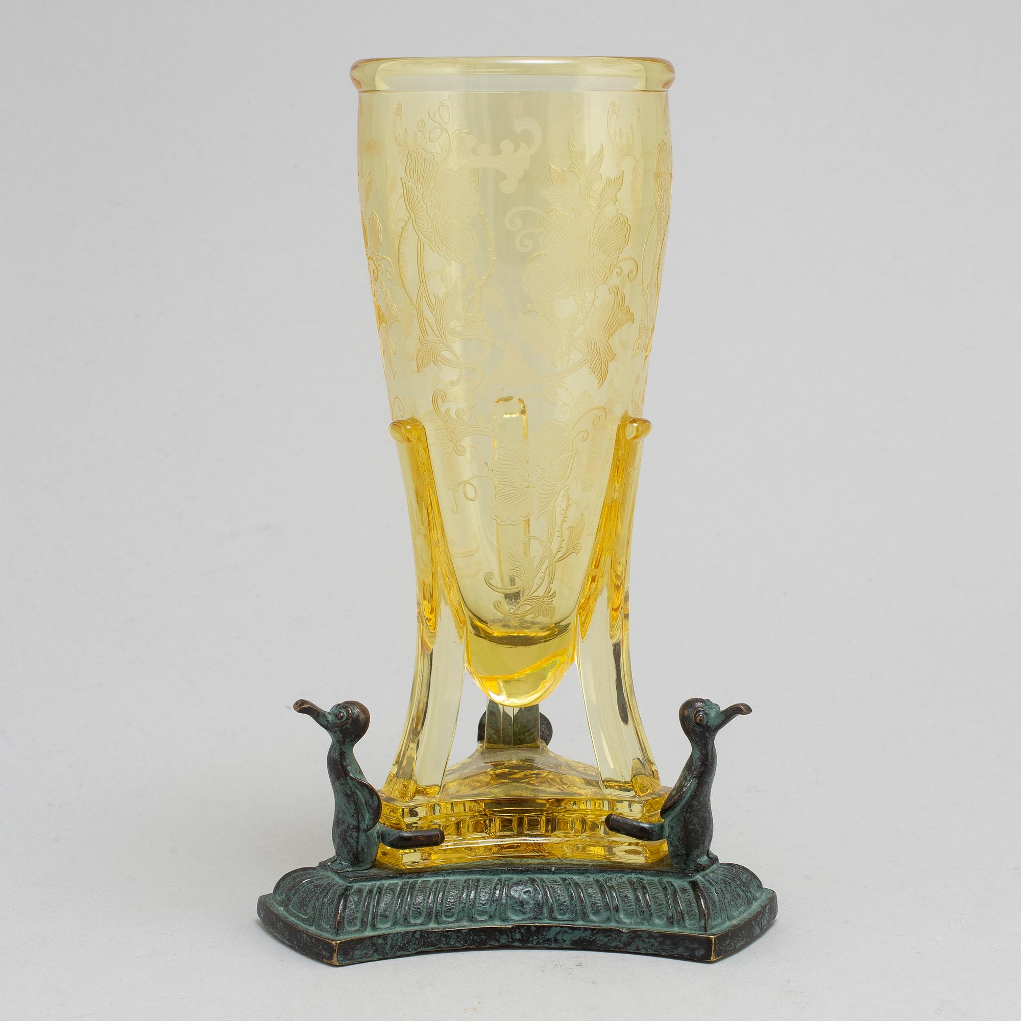 VAS, glas och brons, 1900-talets första hälft.