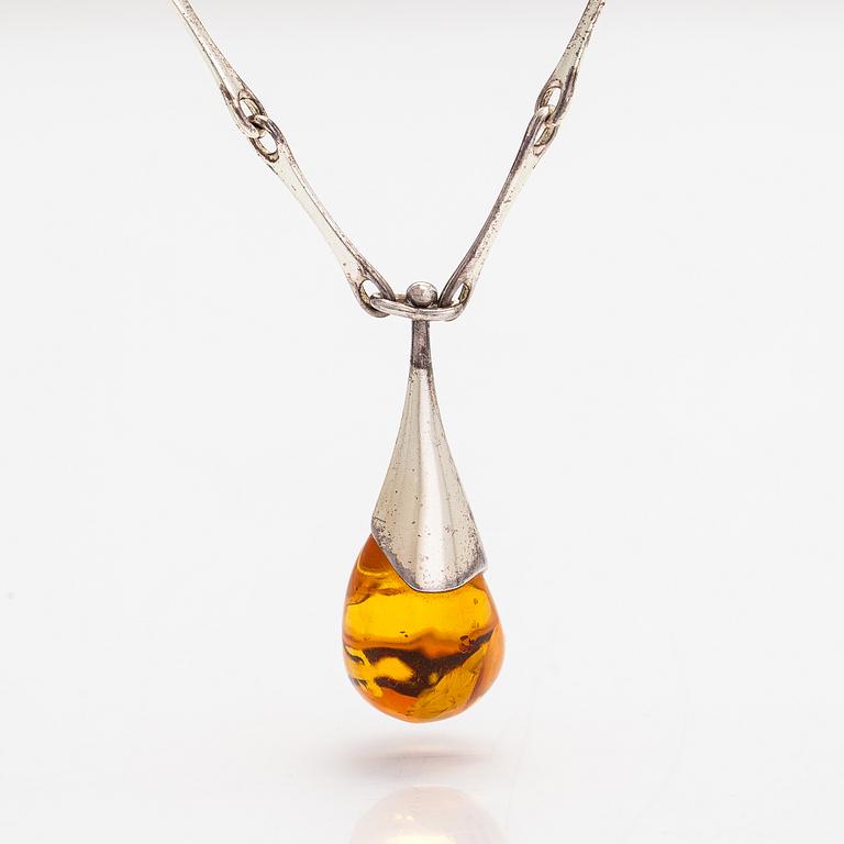 Poul Havgaard, A sterling silver and amber neckalce "Fearless". Lapponia.